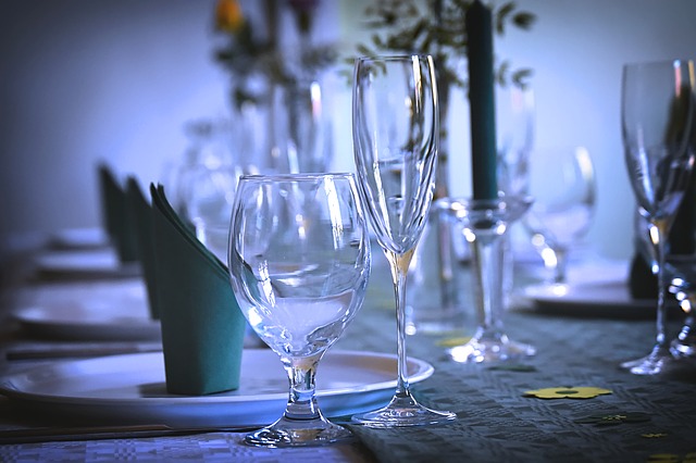 gedeckter table 3604064 640