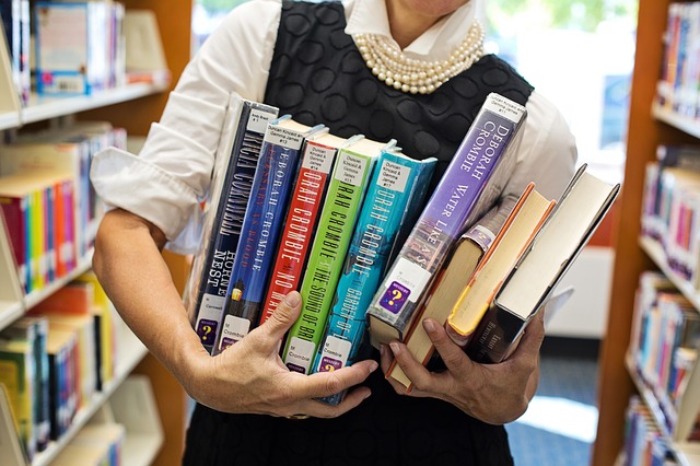library 3679745 640