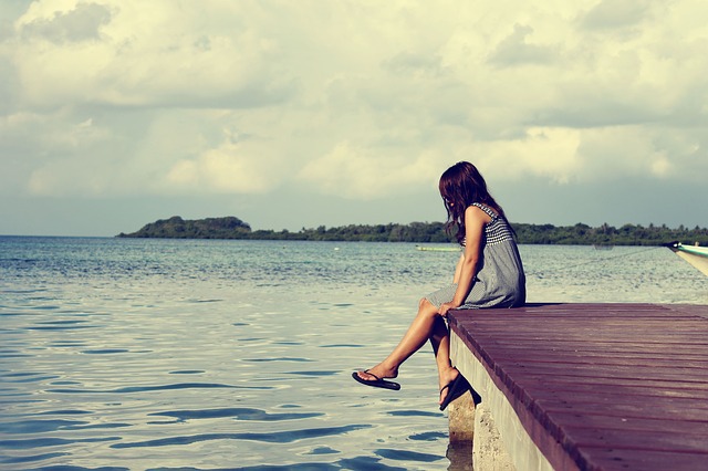 woman-on-pier