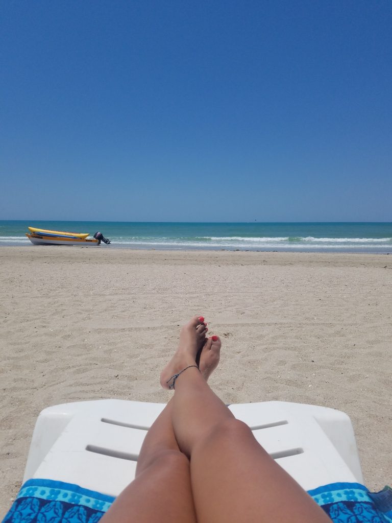 beach 2400382 1920